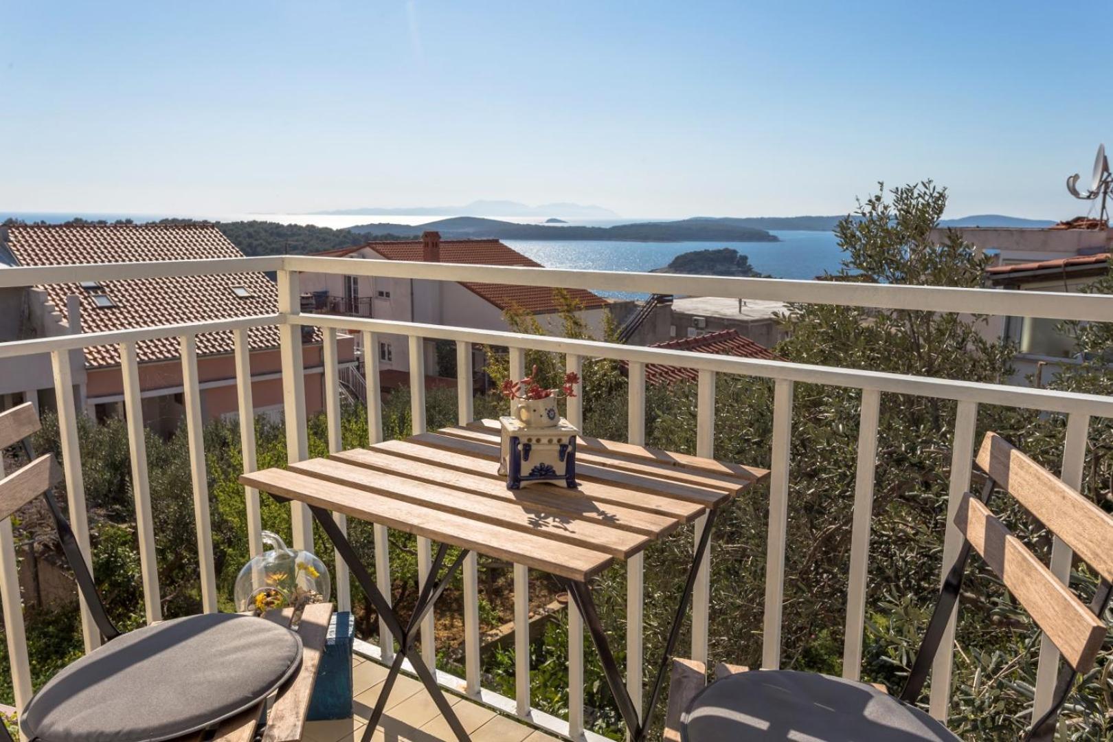 Peaceful Apartment With Beautiful View ฮวาร์ ภายนอก รูปภาพ