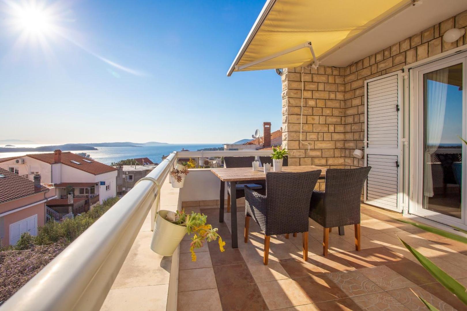 Peaceful Apartment With Beautiful View ฮวาร์ ภายนอก รูปภาพ